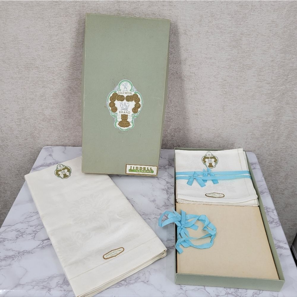 Liddell Damask Irish Linens White Linen 12 Napkins and Tablecloth 64×102